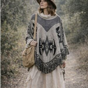 La Vie 89 Brand Poncho Sweater Women's Size M/L Western Aztec Lagenlook Casual